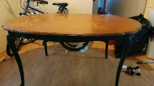 Dining table good condition