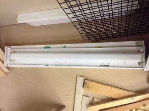 Fluorescent Ceiling light (no cover)& eleven tubes