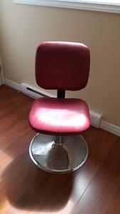 Hairstyling hydrolic chair