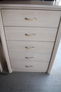 Stunning 5-Drawer Dresser