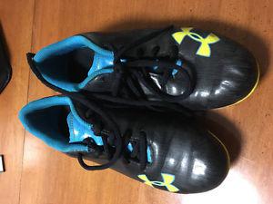 Under armour soccer cleats 5Y
