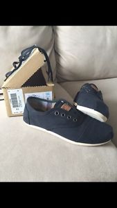 Women's Toms from Pseudio, size 6