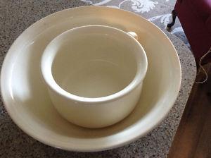 100 years old chamber pot and wash basin mint condition