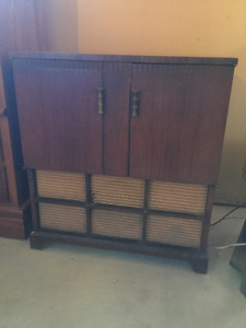 Antique Westinghouse Radio & Record Player