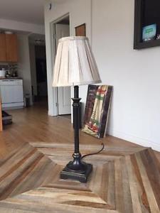 BROWN TABLE LAMP WITH SHADE