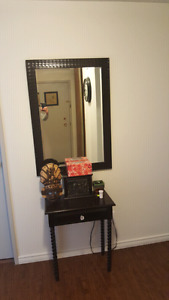 Beautiful mirror and small entrance table for sale.