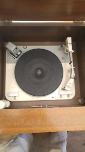 Credenza or thing with stereo in it