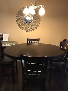 Dining Room Table w/ Four Bar Stool Chairs