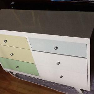 Dresser w/2 bedside tables - shades of green