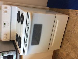 Fridgidaire electric oven in white