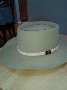 Genuine Australian Akubra hat in size 58 or 71/4 in.