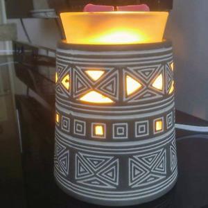 Hidalgo Scentsy Warmer with 1 FREE Scent bar