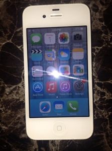 Iphone 4 "UNLOCKED" ''No cracks or scratches'' **6GB**