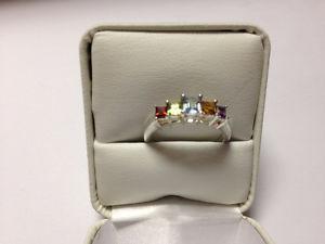 LADY'S FAMILY RING-NEW CONDITION-LARGER SIZE  FIVE