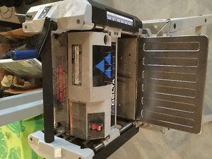 LIKE NEW! Only about 20 hrs use on this DELTA PLANER.