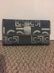 Liz Claiborne wallet