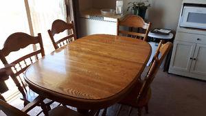 Oak Dining table and 6 chairs