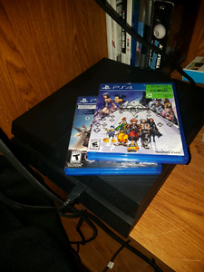 PlayStation 4 plus 2 games