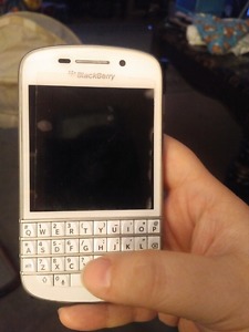Q10 on bell network for sale