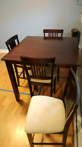 Table and chairs. 4 chairs. Tall table set