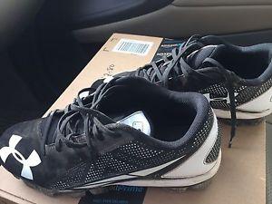 Under Armour Cleats Size 6 Youth