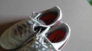 Very good condition size 3.5 Niki soccer cleats