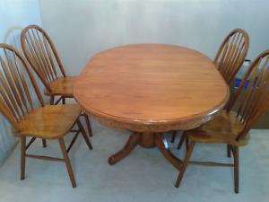 Wooden dining set with 1 leaf and 4 chairs