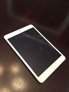 iPad mini 2 - cracked screen