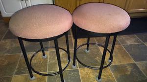 2 bar stools