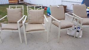 4 patio chairs with cushions