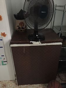 5.3 deep freezer… Great working condition… Hundred