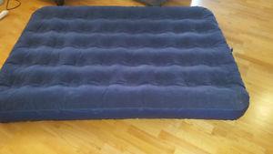 Air mattress full size with pump