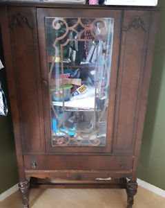 Antique matching China cabinet and hutch