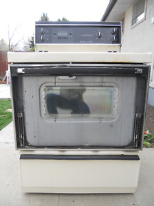 Beaumark Self Cleaning Oven