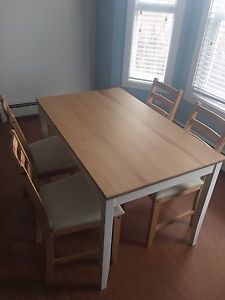 Dining table! with 4 chairs. Brand new!!!!
