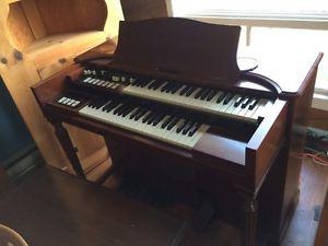 Hammond Organ M3