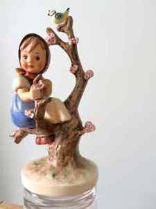 Hummel Figure Vintage - Apple Tree Girl