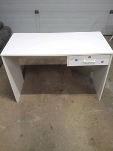 Kids desk