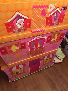 Lalaloopsey Large Doll House with furniture