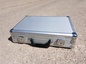 Locking aluminum padded case
