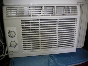 Mainstays Air conditioner - like new