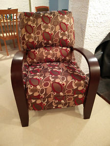 Recliner with wooden arms