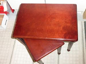 Small set of two nesting tables