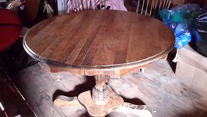 Solid Maple kitchen pedestal table with 2 leaves extenders