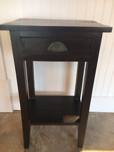 Solid wood accent table