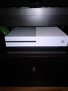 Xbox one halo edition 500 gig
