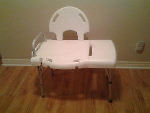 adjustable bathtub/shower seat