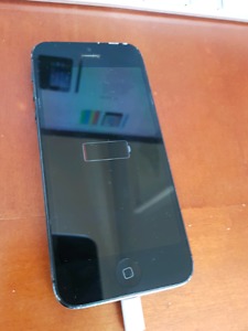 iPhone 5. 16gb. Broken