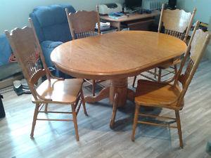 oak dining table & chairs