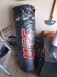 100lb UFC MMA punching bag, mounting bracket and training